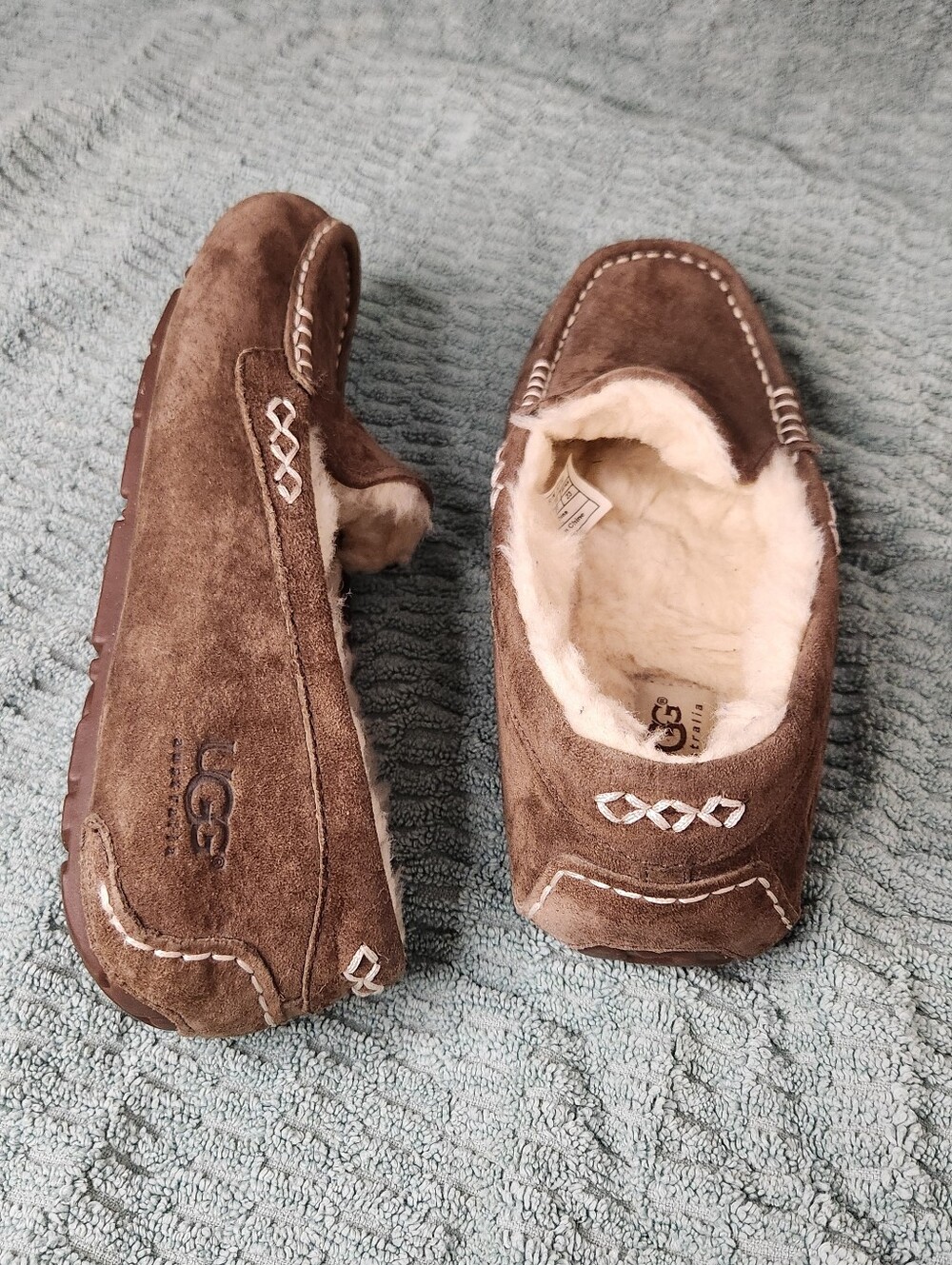 UGG Ansley Moccasin Slippers women size 6